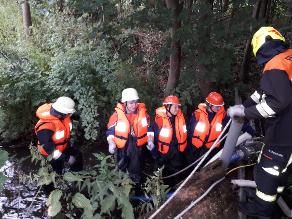 Jugendfeuerwehr bei einer Einsatzübung