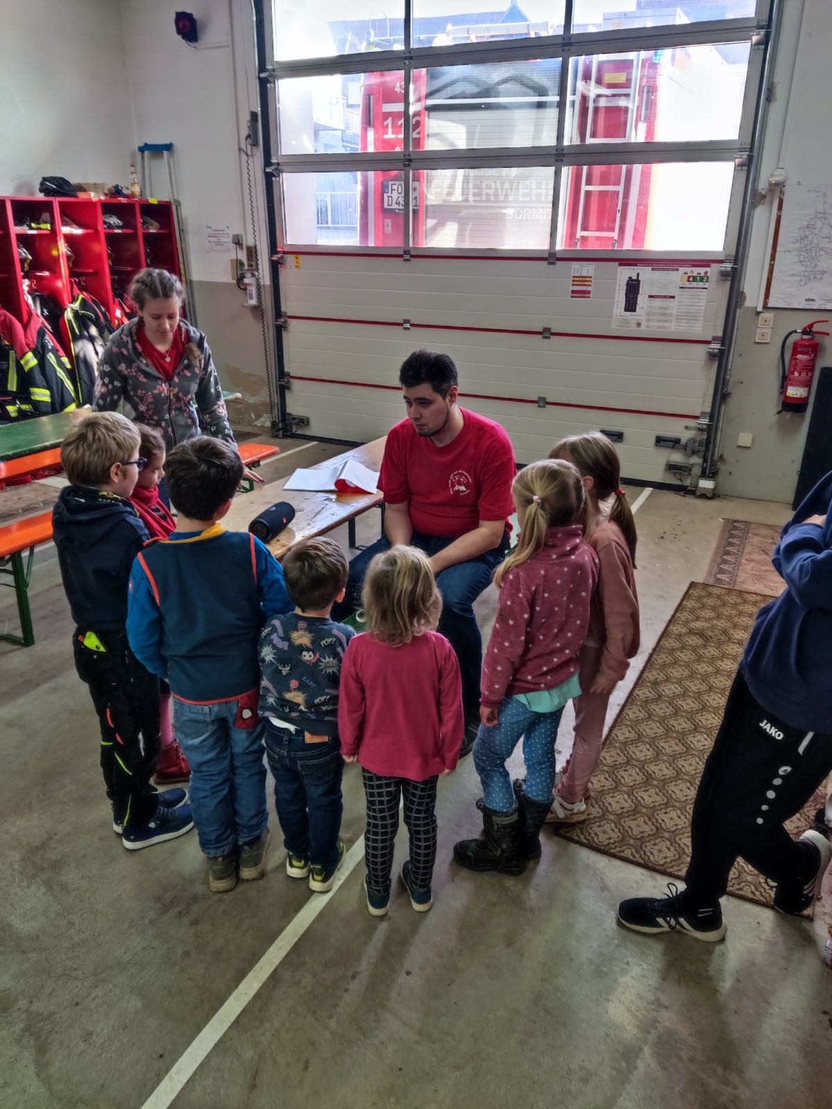 Kinderfeuerwehr beim Teamspiel