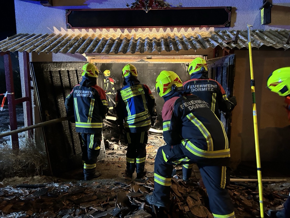 Einsatzkräfte der Freiwilligen Feuerwehr Dormitz bei einer Übung